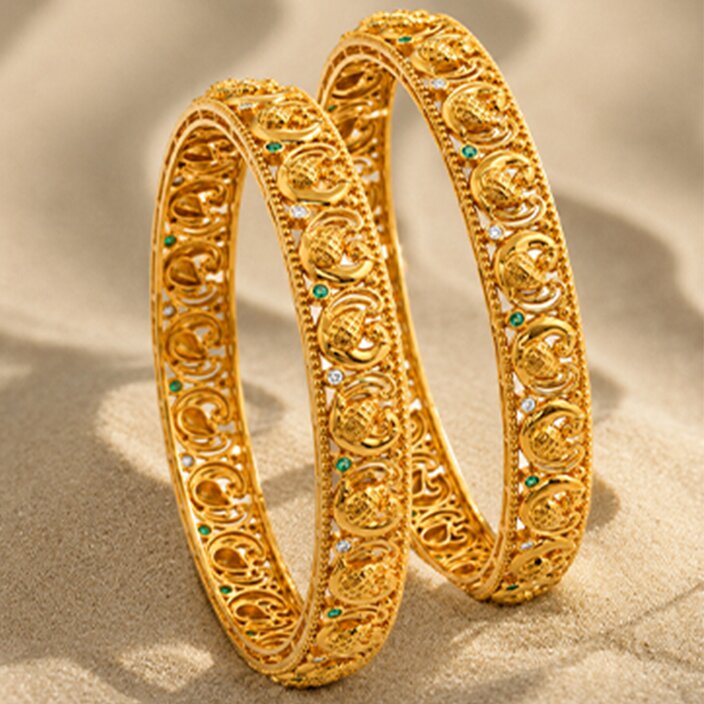 Home 39 gold bangle